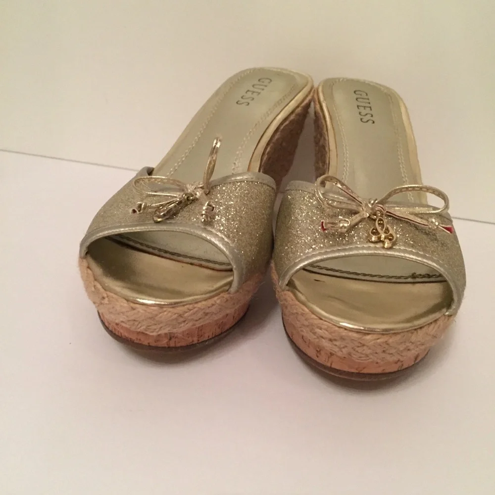 GUESS SHOES WEDGE PLATFORM SLIDES SANDALS GOLD GLITTER ROPE SIDES Size 7.5